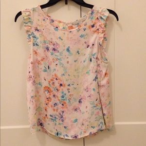 Fun pink summer blouse, ruffled sleeves.